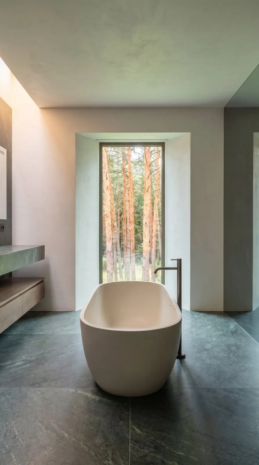 The bath, glazed straight onto the pines