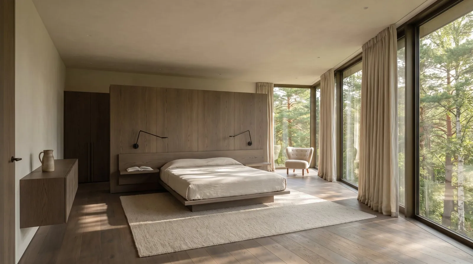 The bedroom at the height of the lower branches